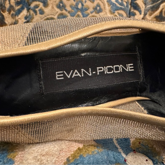 Beautiful vintage 1970’s Evan Picone slip on gold dress shoes - Picture 4 of 4